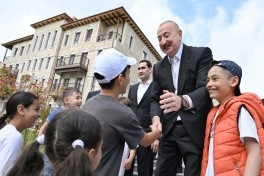 Azərbaycan və Türkmənistan prezidentləri Şuşada inşa edilmiş birinci yaşayış kompleksində olublar