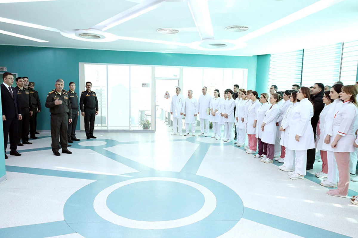 Müdafiə Nazirliyinin rəhbərliyi Baş Klinik Hospitalda olub - VİDEO