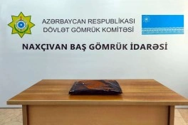 Azərbaycan gömrükçüləri İrandan Britaniyaya yük aparan maşında 4,5 kq tiryək aşkarlayıb - FOTO - VİDEO