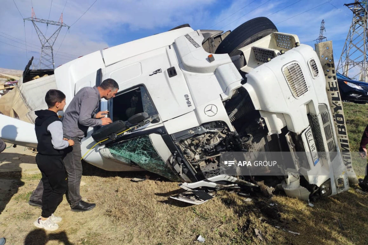 Naxçıvanda Türkiyə vətəndaşının idarə etdiyi TIR aşıb - FOTO