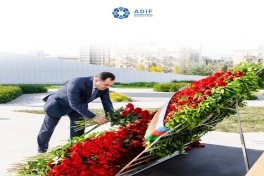 Əmanətlərin Sığortalanması Fondunun kollektivi Anım Günü ilə əlaqədar Zəfər Parkını ziyarət edib