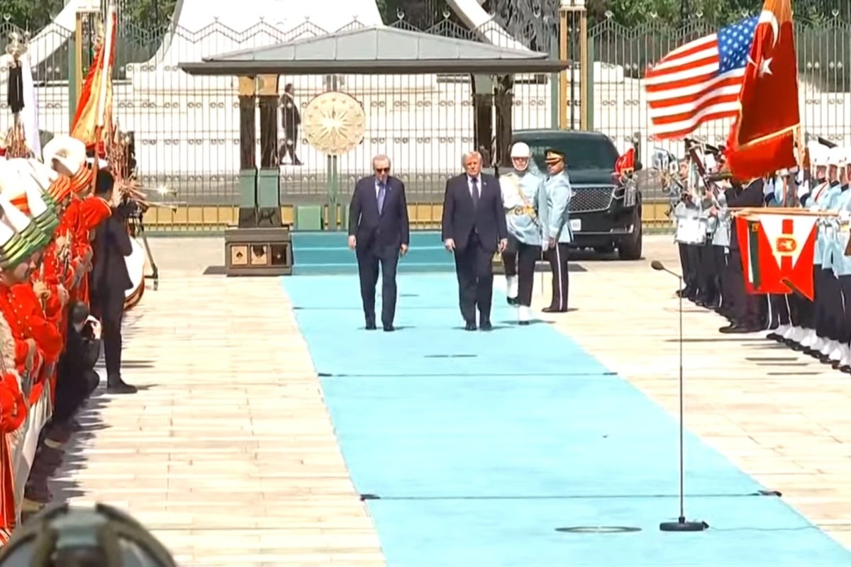 Ankarada prezident iqamətgahında Trampın rəsmi qarşılanma mərasimi olub