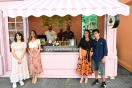 Leyla Əliyeva və Arzu Əliyeva “CandyFest” yay festivalını ziyarət edib və “Sehrli mirvari” su sirki şousunu izləyiblər - FOTO