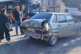 Gəncədə 3 avtomobil və təcili yardım maşını toqquşub, 4 nəfər xəsarət alıb - FOTO - YENİLƏNİB