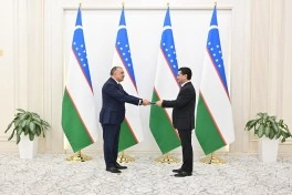 Rəşad Məmmədov etimadnaməsinin surətini Özbəkistan xarici işlər nazirinə təqdim edib