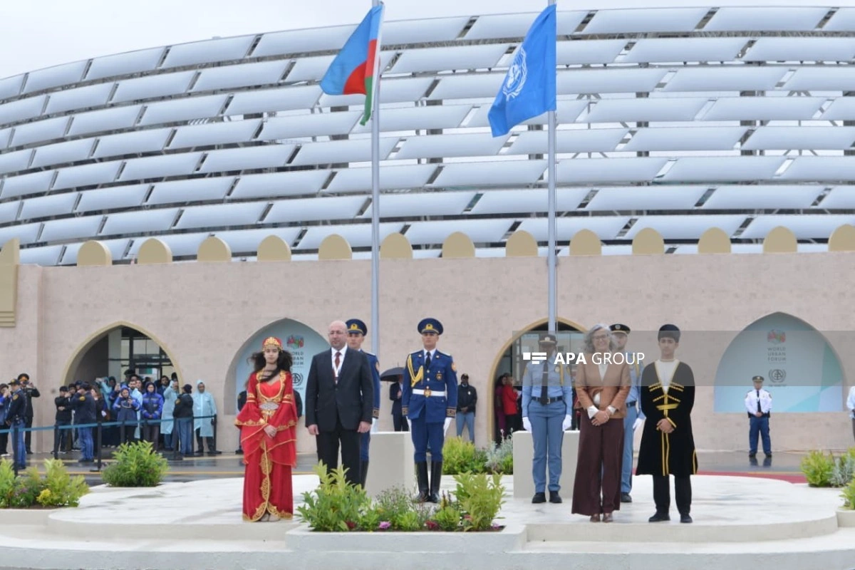 WUF13: BMT-nin və Azərbaycanın bayraqları qaldırılıb - FOTO