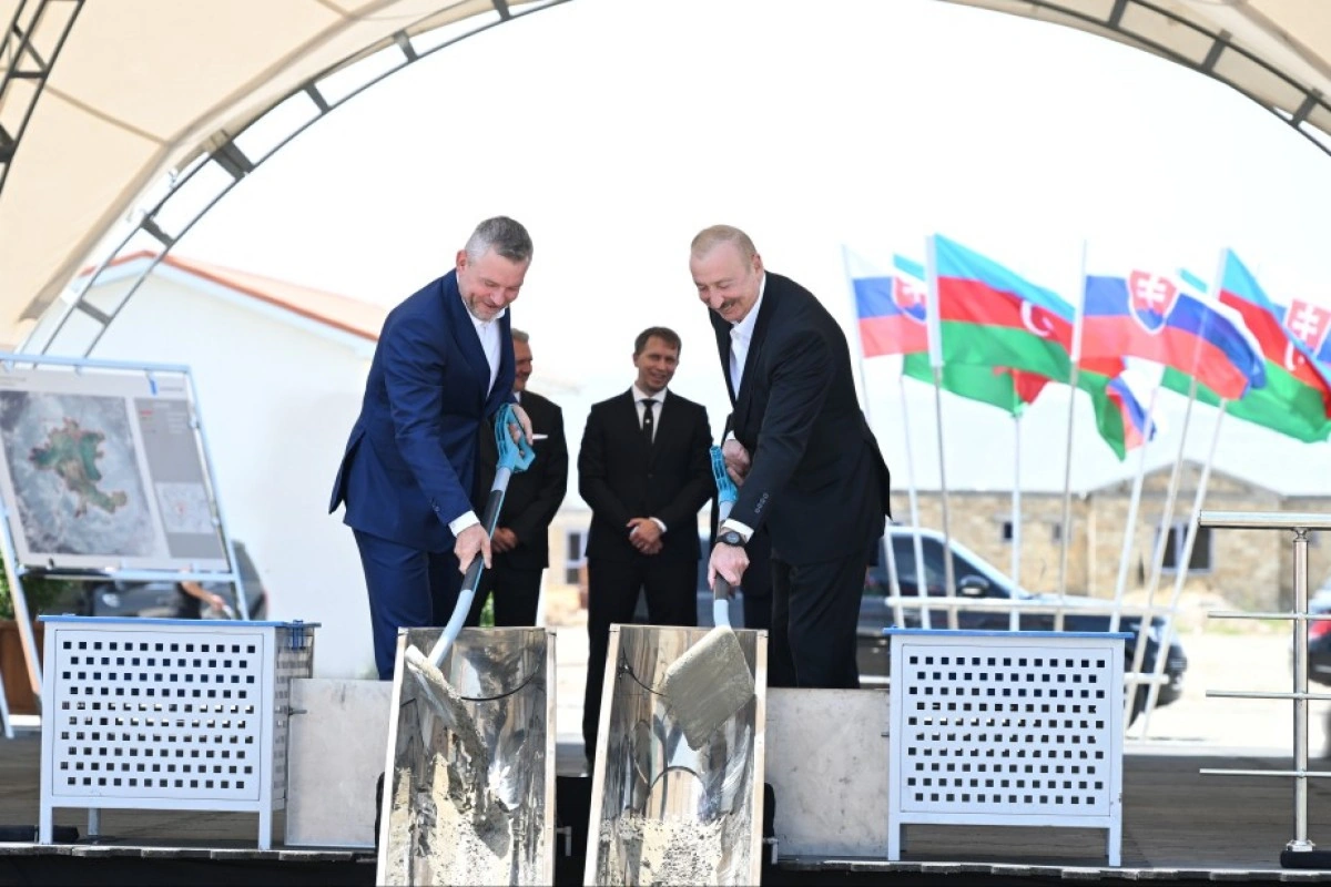 Azərbaycan və Slovakiya prezidentləri Ağdamın Baş Qərvənd kəndində görülən işlərlə tanış olublar, məktəbin təməli qoyulub - FOTO