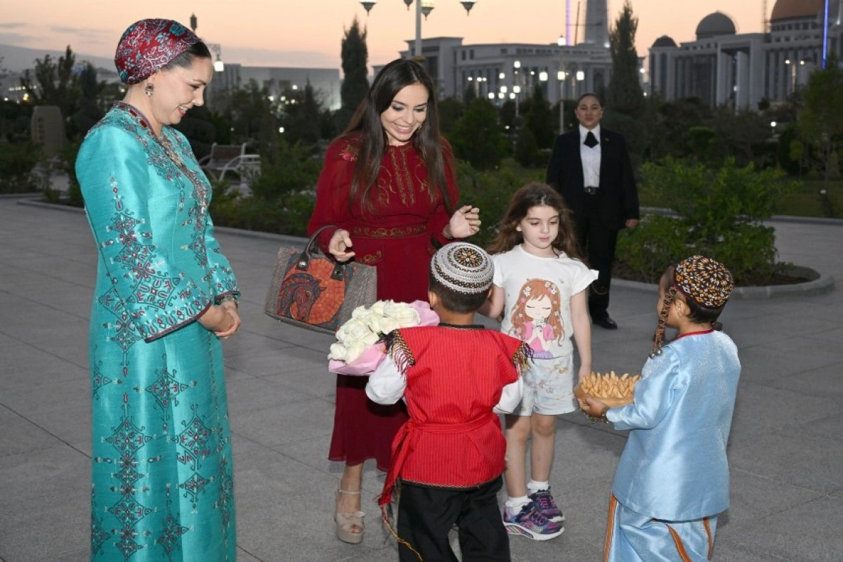 Leyla Əliyeva Arkadağ şəhərində Uşaq Sağlamlığı və Reabilitasiya Mərkəzinin fəaliyyəti ilə tanış olub - FOTO