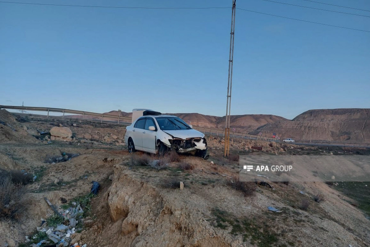 Hacıqabulda maşın dərəyə aşıb, xəsarət alanlar var - FOTO