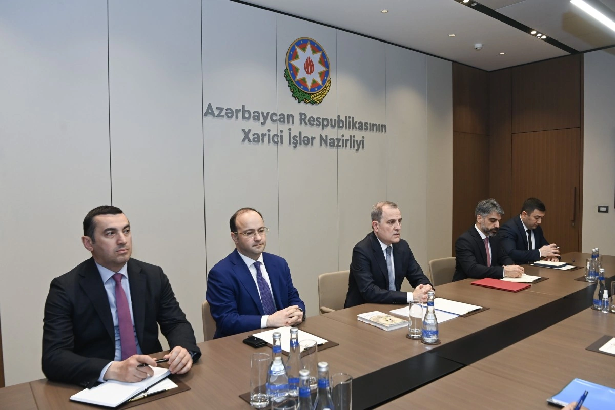 Hindistanın yeni səfiri etimadnaməsinin surətini Ceyhun Bayramova təqdim edib