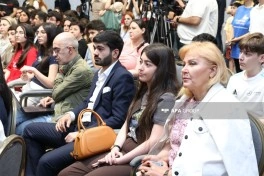 Bakıda ABŞ məzunları sərgisi təşkil edilib - FOTO