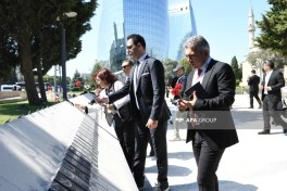 Türkiyə nümayəndə heyəti Şəhidlər xiyabanı və Türk şəhidliyini ziyarət edib - FOTO