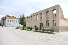 Xarici diplomatlar Şuşada “Sadıqcanın evi”ni ziyarət ediblər - FOTO