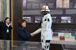 Sahibə Qafarova Qırğızıstan parlamentinin sədri ilə görüşüb - FOTO