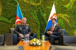 Müdafiə nazirləri Azərbaycan-Slovakiya hərbi əməkdaşlığının vəziyyətini müzakirə edib