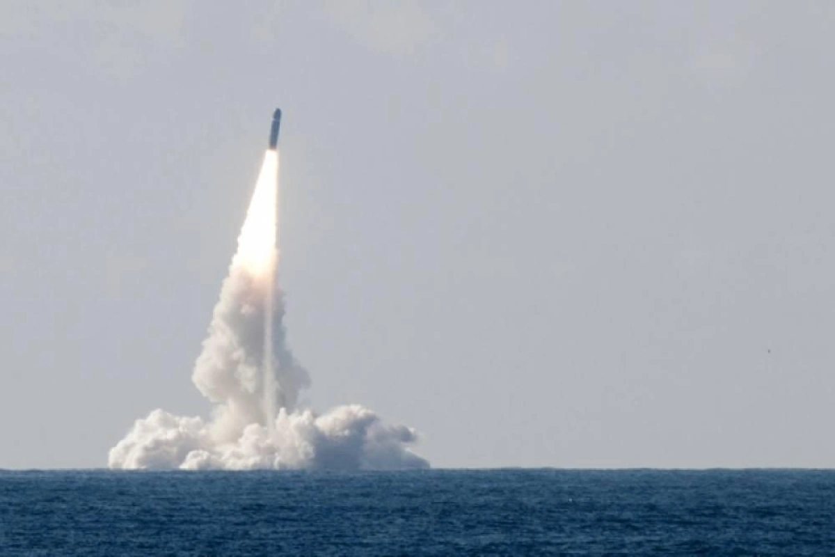 Fransa yeni ballistik raketi sınaqdan keçirib
