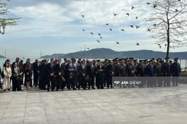 İstanbulda Ümummilli Lider Heydər Əliyevin abidəsi ziyarət olunub - FOTO