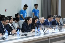 Uşaqların zərərli informasiyadan qorunması ilə bağlı hüquqi akt layihəsi müzakirə olunub - FOTO