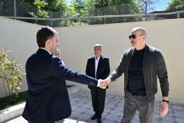 Prezident İlham Əliyev Şuşanın Böyük Qaladərəsi kəndində görülən işlərlə tanış olub, sakinlərlə görüşüb - FOTO