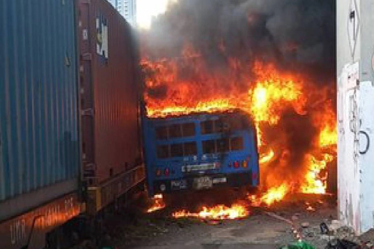 Tailandda qatar avtobusla toqquşub, azı 8 nəfər ölüb, 20 yaralı var