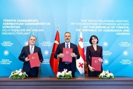 Türkiyə, Azərbaycan və Gürcüstan XİN rəhbərləri İstanbul Bəyannaməsini imzalayıb - FOTO