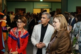 Heydər Əliyev Mərkəzində perulu rəssamın fərdi sərgisinin açılışı olub
