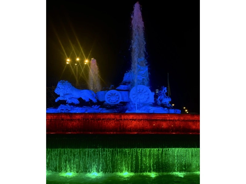 Madridin “Cibeles” fəvvarəsi Azərbaycan Bayrağı rənglərində işıqlandırılıb - FOTO
