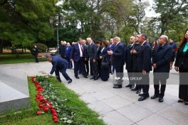 Bakıda Atatürkün heykəli ziyarət olunub - FOTO