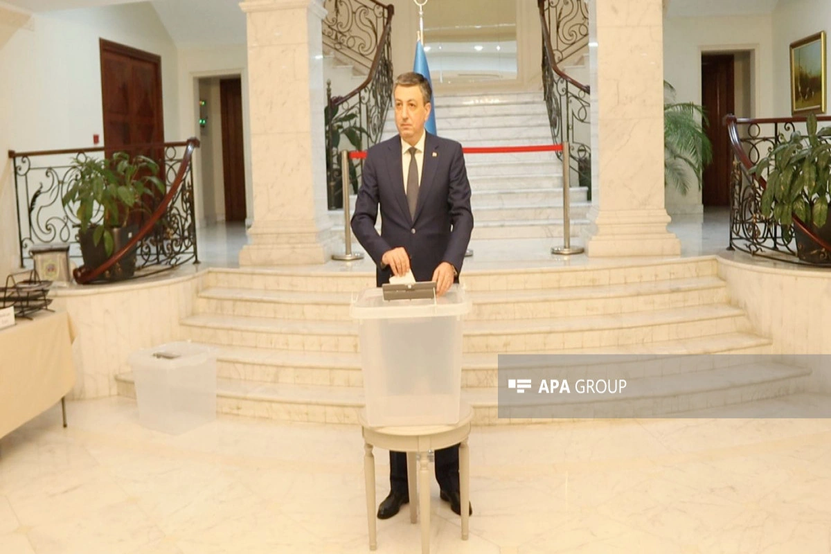 Azərbaycanın Gürcüstandakı səfirliyində səsvermə başlayıb - FOTO