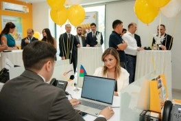 Expressbank eyni gündə 2 filial açıb