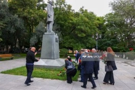 Bakıda Atatürkün heykəli ziyarət olunub - FOTO
