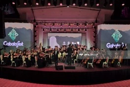 XV Qəbələ Beynəlxalq Musiqi Festivalının təntənəli bağlanış konserti keçirilib - FOTO