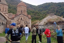 Beynəlxalq səyyahlar Xudavəng monastır kompleksini ziyarət edib - FOTO