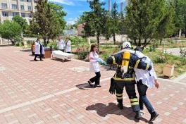 FHN Naxçıvan Tibb Kollecində fövqəladə hallarda davranış qaydaları barədə tədbir keçirib
