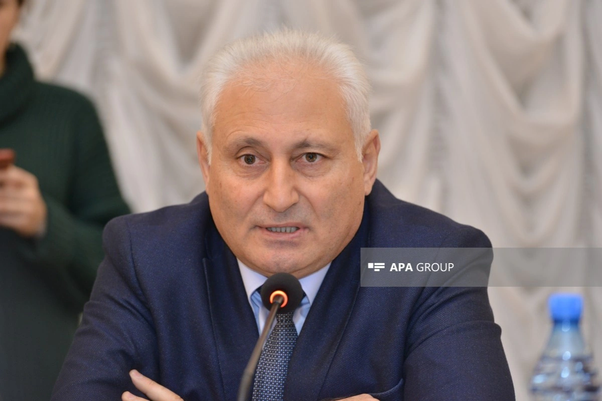 Hikmət Babaoğlu məhkəmə hakimlərinin deputat zənglərinə cavab verməməsindən narazılıq edib