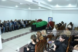 Xalq artisti Tofiq Bakıxanovla vida mərasimi keçirilib, Prezident İlham Əliyev və Mehriban Əliyeva əklil göndərib - YENİLƏNİB-1 - FOTO