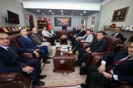 Kamran Əliyev Qarsda görüşlər keçirib