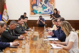 Vuçiç Azərbaycan müdafiə nazirini qəbul edib