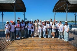 Birinci xanım Mehriban Əliyeva Çolpon-Ata şəhərində “Altın-Balalık” sağlamlıq və reabilitasiya mərkəzi ilə tanış olub - FOTO