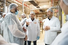 Media nümayəndələri “Made in Azerbaijan” brendini dünyaya tanıdan “Ulduz” fabriki ilə tanış olublar - FOTO