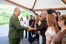 Prezident İlham Əliyev Şuşanın Kiçik Qaladərəsi kəndində görülən işlərlə tanış olub və kəndə qayıdan sakinlərlə görüşüb - FOTO - YENİLƏNİB
