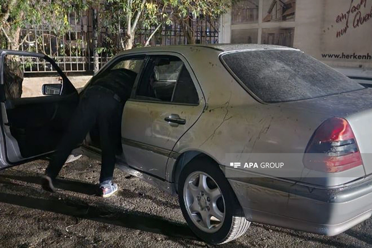 Bakıda avtoyuma məntəqəsində yanğın olub, 3 avtomobil yanıb - FOTO