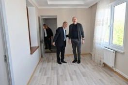 Prezident İlham Əliyev Şuşanın Böyük Qaladərəsi kəndində görülən işlərlə tanış olub, sakinlərlə görüşüb - FOTO