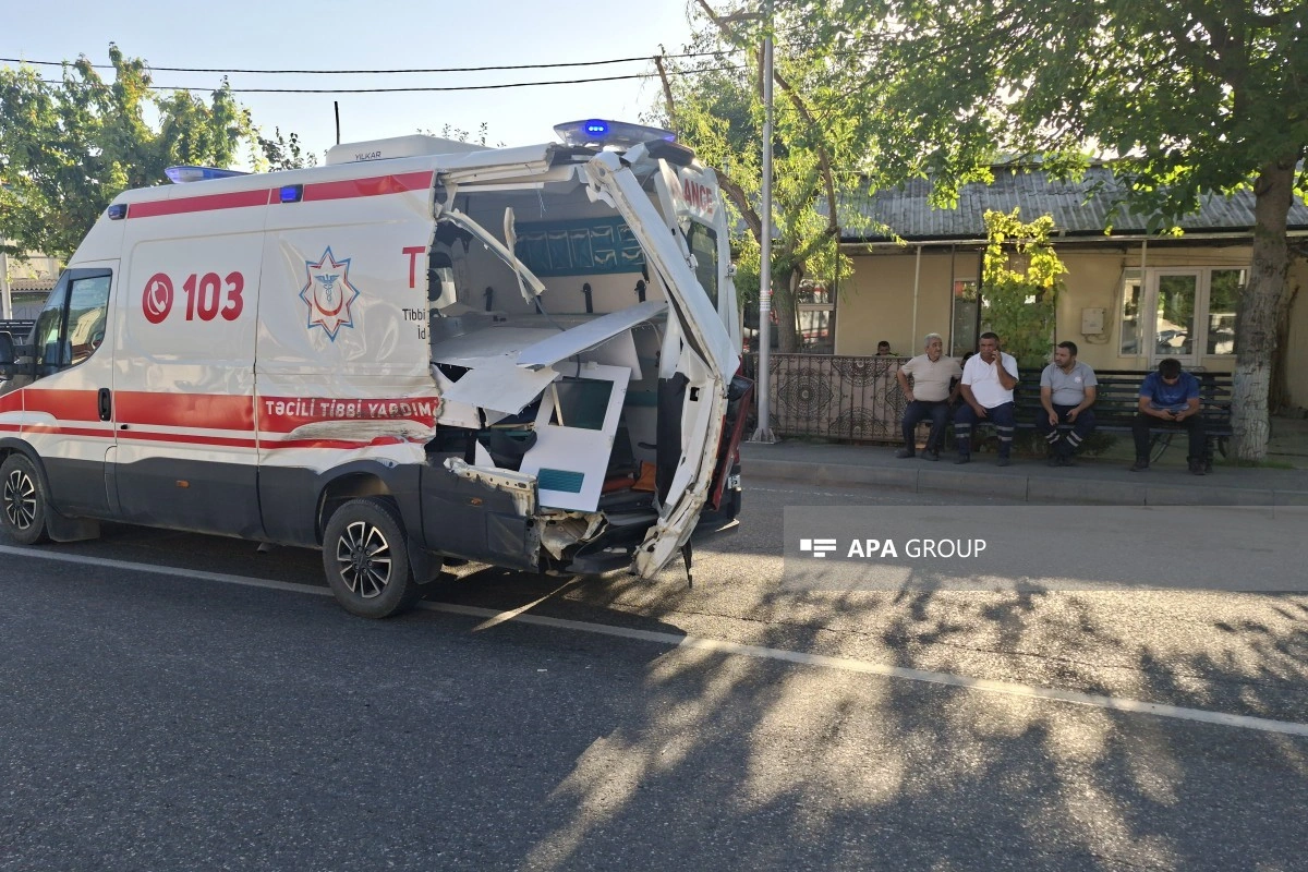 Qusarda təcili tibbi yardım avtomobili yük maşını ilə toqquşub - FOTO