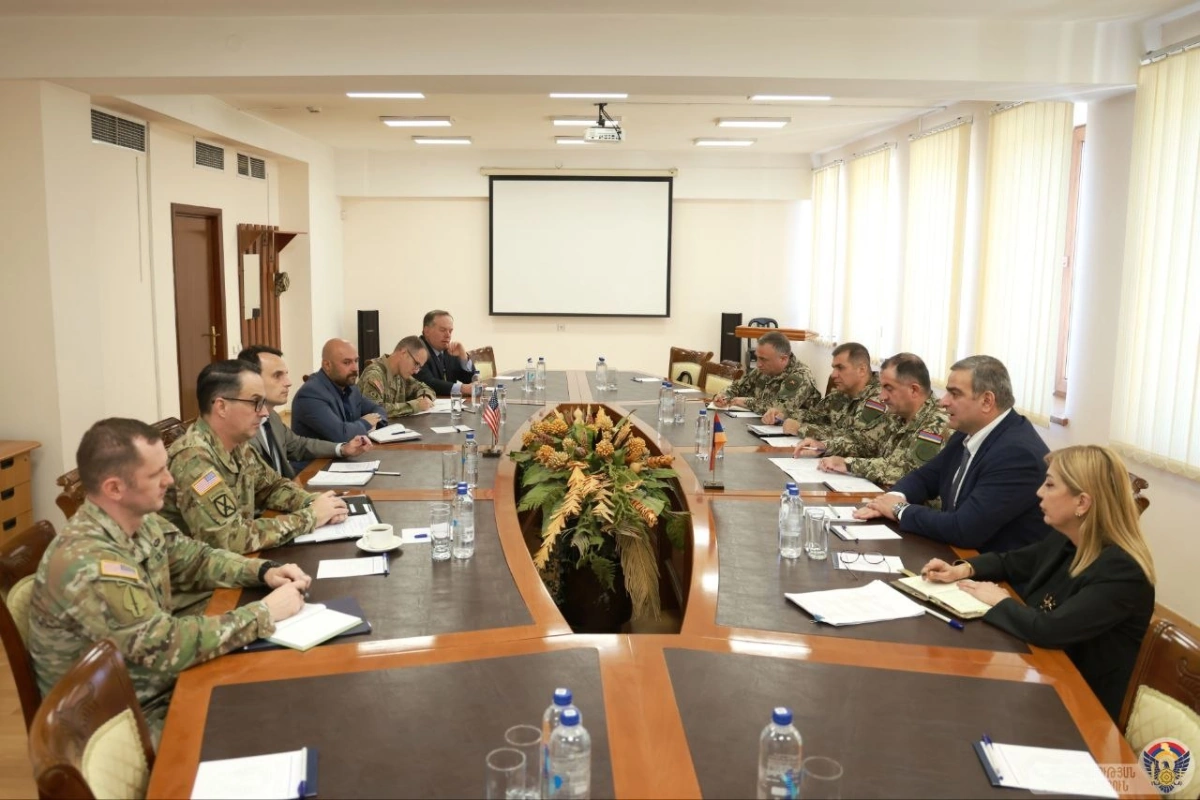Ermənistan və ABŞ birgə hərbi təlimlərin keçirilməsini müzakirə edib