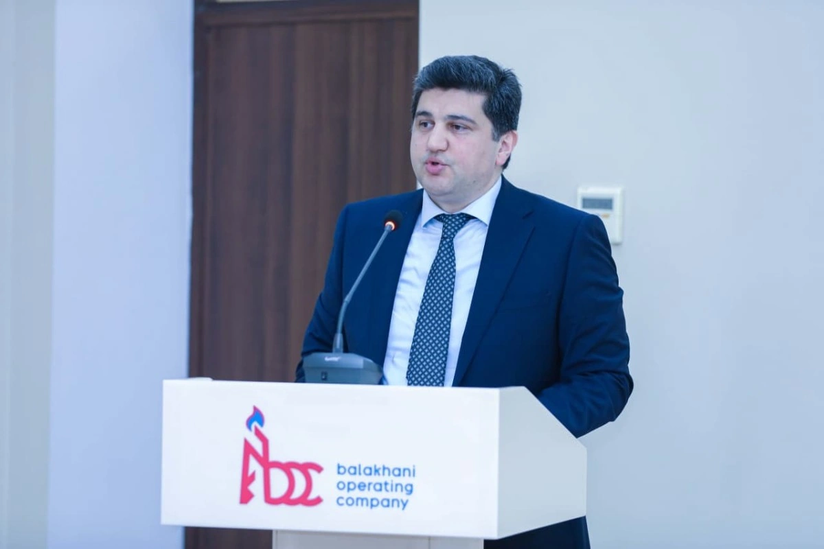 ADA Universitetinin dekanı Balaxanı neftçiləri ilə konstitusiya hüquq və azadlıqları ilə bağlı müzakirə keçirib
