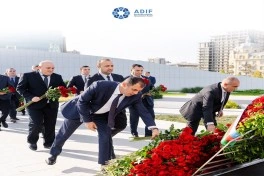 Əmanətlərin Sığortalanması Fondunun kollektivi Anım Günü ilə əlaqədar Zəfər Parkını ziyarət edib