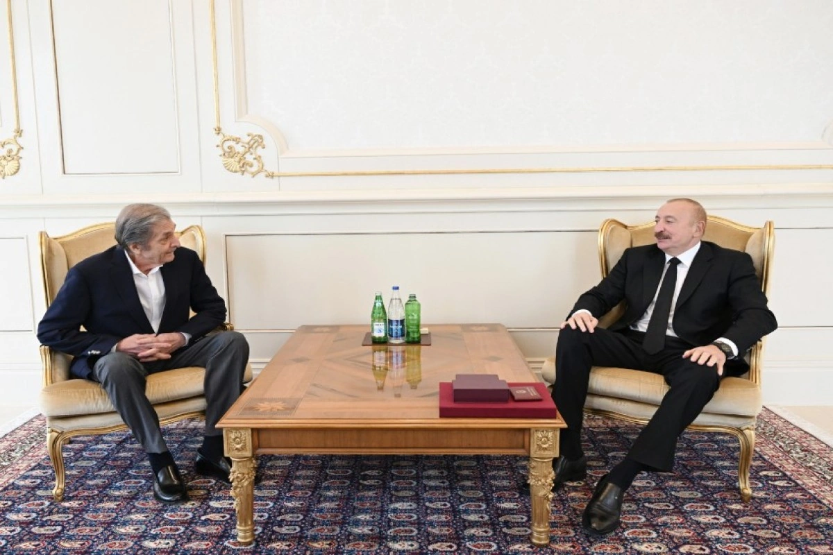 Prezident İlham Əliyev Fərhad Xəlilova “İstiqlal” ordenini təqdim edib