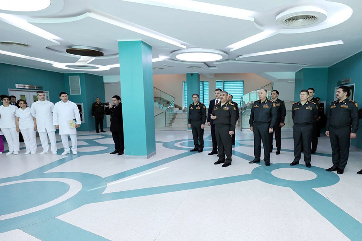 Müdafiə Nazirliyinin rəhbərliyi Baş Klinik Hospitalda olub - VİDEO