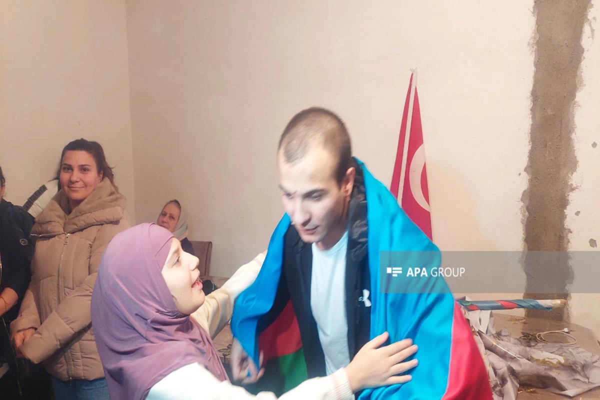 Erməni əsirliyindən xilas edilən Azərbaycan hərbçiləri ailələrinə təhvil verilib - FOTO - VİDEO